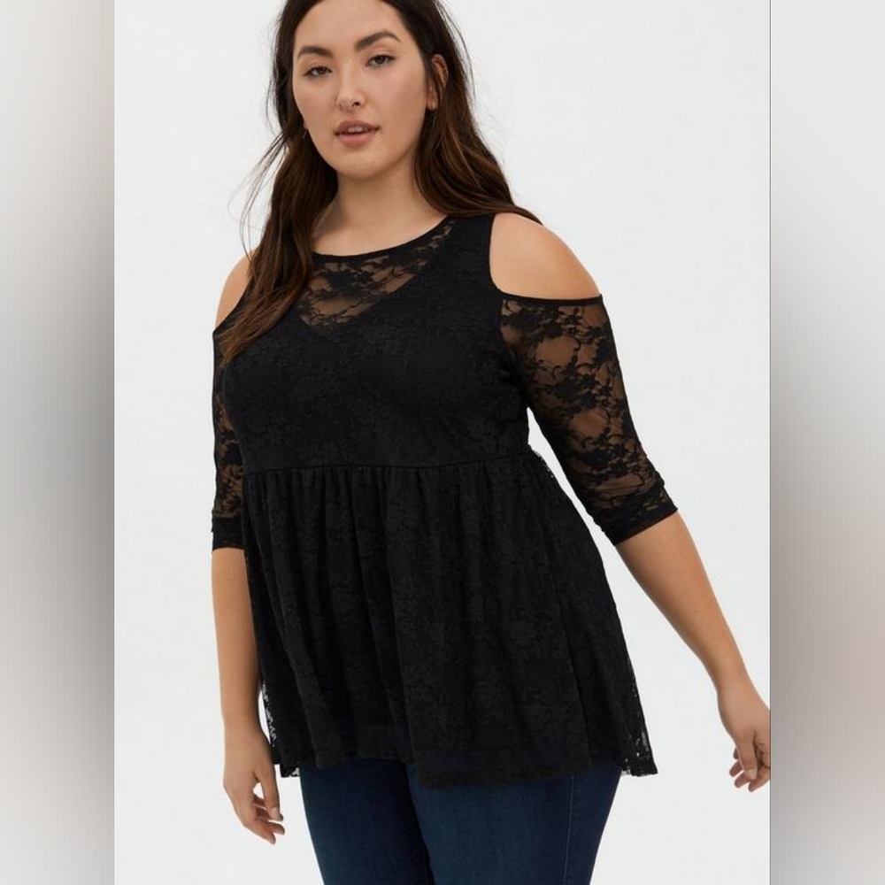 NWT Torrid 1 Babydoll Stretch Lace Cold Shoulder Top